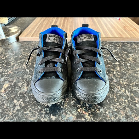 Kids black/blue converse shoes - Picture 5 of 6